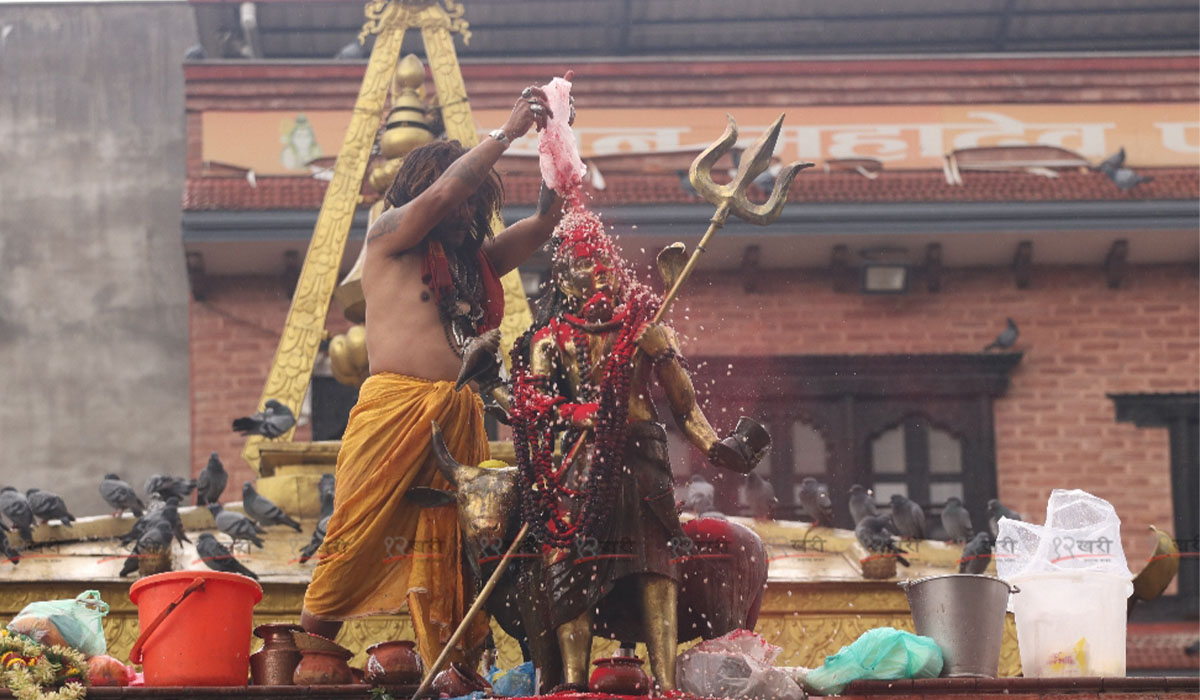 महेन्द्रेश्वर महादेव मन्दिरमा भगवान शिवको रुद्राभिषेक (तस्बिरहरू)